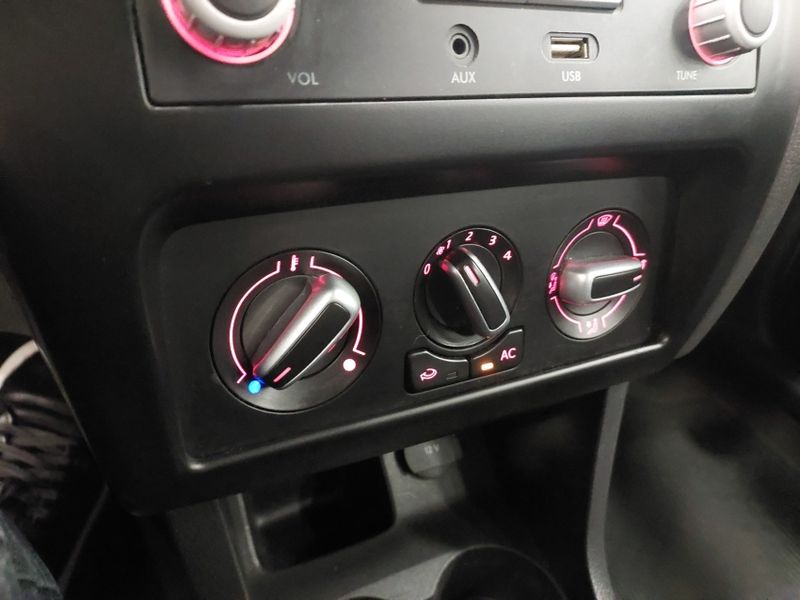 Volkswagen CROSSFOX 1.6 MI FLEX 8V 4P MANUAL 2011/2011 BETIOLO NOVOS E SEMINOVOS LAJEADO / Carros no Vale Volkswagen CROSSFOX 1.6 MI FLEX 8V 4P MANUAL 2011/2011 BETIOLO NOVOS E SEMINOVOS LAJEADO / Carros no Vale