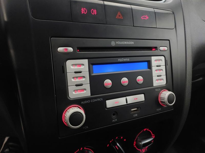 Volkswagen CROSSFOX 1.6 MI FLEX 8V 4P MANUAL 2011/2011 BETIOLO NOVOS E SEMINOVOS LAJEADO / Carros no Vale Volkswagen CROSSFOX 1.6 MI FLEX 8V 4P MANUAL 2011/2011 BETIOLO NOVOS E SEMINOVOS LAJEADO / Carros no Vale