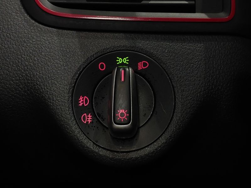 Volkswagen FOX 1.6 MSI PEPPER 16V FLEX 4P AUTOMATIZADO 2015/2015 BETIOLO NOVOS E SEMINOVOS LAJEADO / Carros no Vale Volkswagen FOX 1.6 MSI PEPPER 16V FLEX 4P AUTOMATIZADO 2015/2015 BETIOLO NOVOS E SEMINOVOS LAJEADO / Carros no Vale