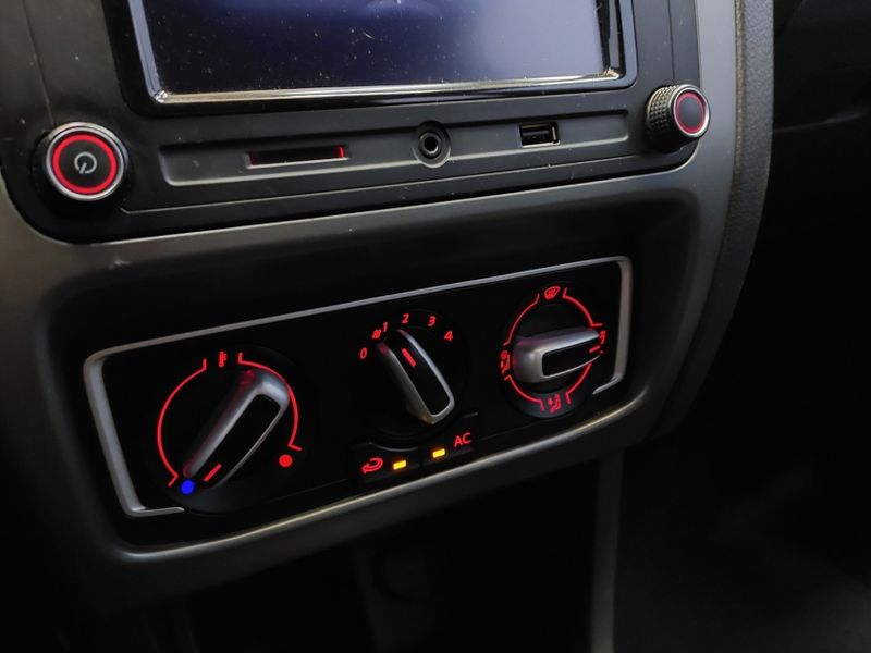 Volkswagen FOX 1.6 MSI TOTAL FLEX XTREME 4P MANUAL 2020/2021 BETIOLO NOVOS E SEMINOVOS LAJEADO / Carros no Vale