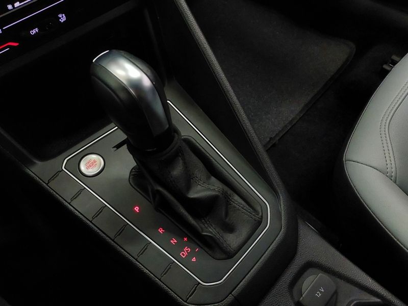 Volkswagen NIVUS 1.0 200 TSI TOTAL FLEX HIGHLINE AUTOMÁTICO 2022/2022 BETIOLO NOVOS E SEMINOVOS LAJEADO / Carros no Vale