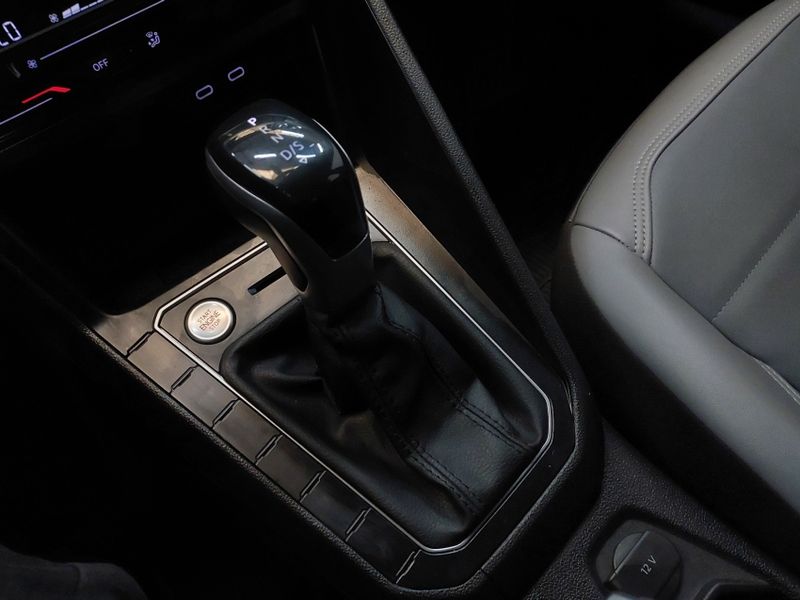 Volkswagen NIVUS 1.0 200 TSI TOTAL FLEX HIGHLINE AUTOMÁTICO 2022/2023 BETIOLO NOVOS E SEMINOVOS LAJEADO / Carros no Vale
