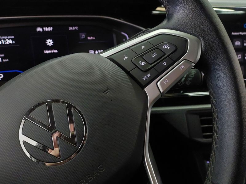 Volkswagen NIVUS 1.0 200 TSI TOTAL FLEX HIGHLINE AUTOMÁTICO 2022/2022 BETIOLO NOVOS E SEMINOVOS LAJEADO / Carros no Vale