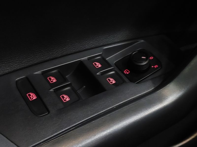 Volkswagen NIVUS 1.0 200 TSI TOTAL FLEX HIGHLINE AUTOMÁTICO 2022/2023 BETIOLO NOVOS E SEMINOVOS LAJEADO / Carros no Vale