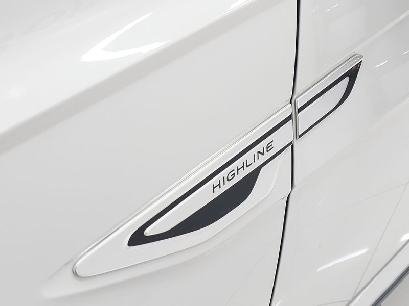 Volkswagen NIVUS 1.0 200 TSI TOTAL FLEX HIGHLINE AUTOMÁTICO 2022/2022 BETIOLO NOVOS E SEMINOVOS LAJEADO / Carros no Vale