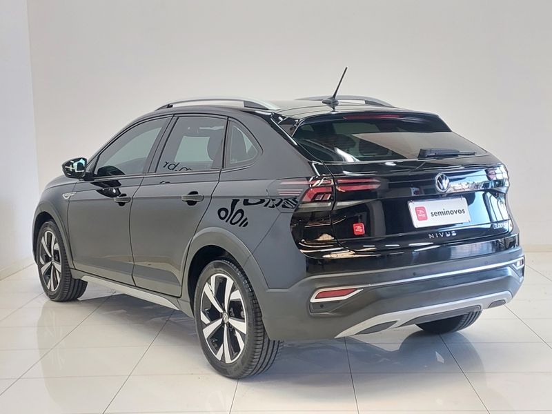 Volkswagen NIVUS 1.0 200 TSI TOTAL FLEX HIGHLINE AUTOMÁTICO 2022/2023 BETIOLO NOVOS E SEMINOVOS LAJEADO / Carros no Vale