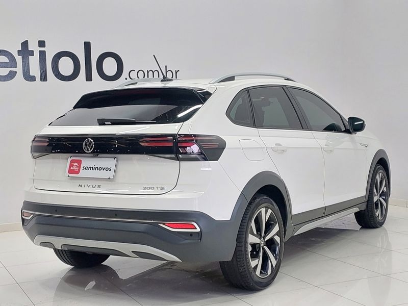 Volkswagen NIVUS 1.0 200 TSI TOTAL FLEX HIGHLINE AUTOMÁTICO 2022/2022 BETIOLO NOVOS E SEMINOVOS LAJEADO / Carros no Vale