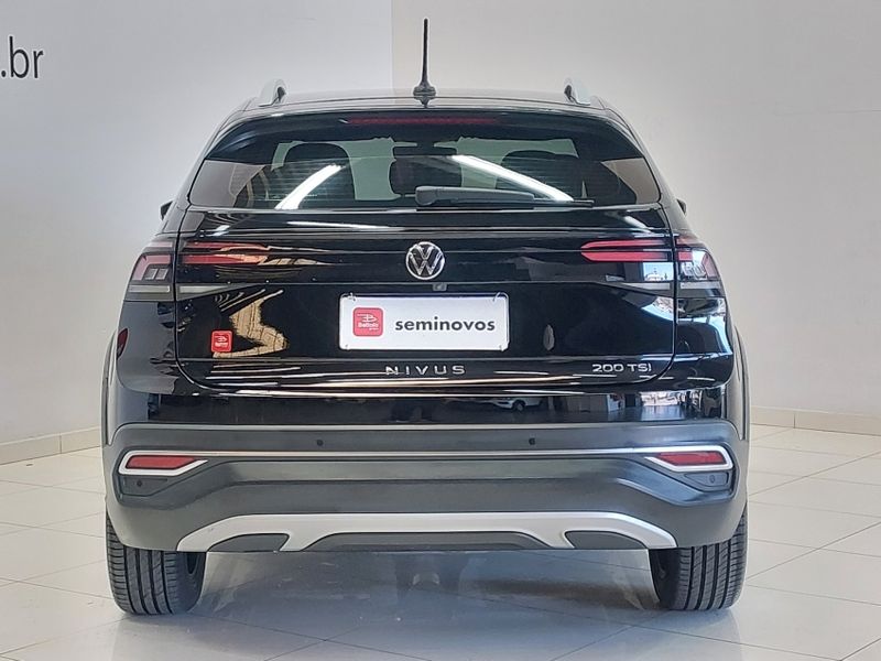 Volkswagen NIVUS 1.0 200 TSI TOTAL FLEX HIGHLINE AUTOMÁTICO 2022/2023 BETIOLO NOVOS E SEMINOVOS LAJEADO / Carros no Vale