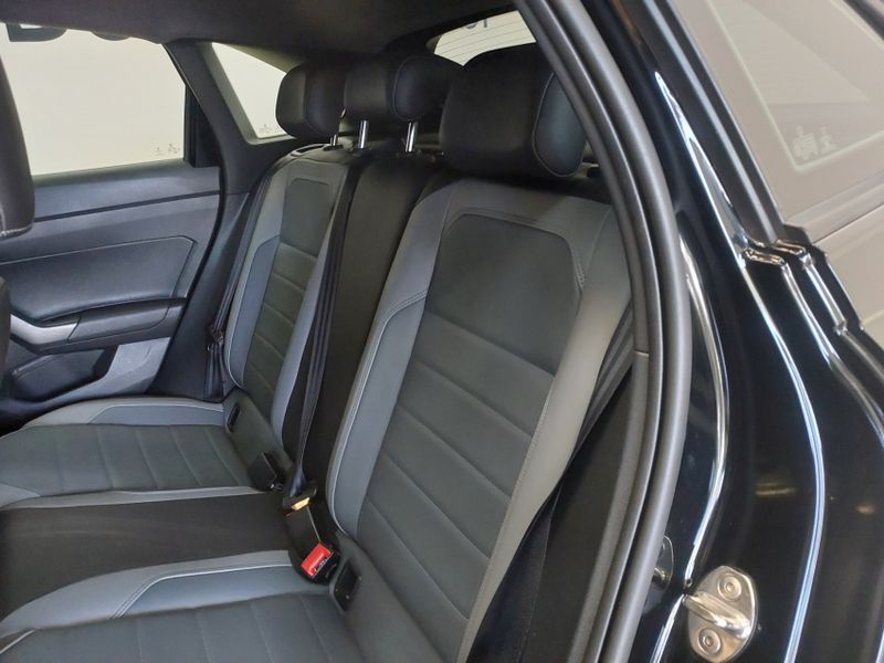 Volkswagen NIVUS 1.0 200 TSI TOTAL FLEX HIGHLINE AUTOMÁTICO 2022/2023 BETIOLO NOVOS E SEMINOVOS LAJEADO / Carros no Vale