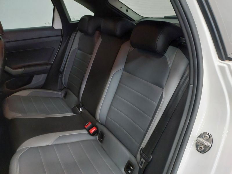 Volkswagen NIVUS 1.0 200 TSI TOTAL FLEX HIGHLINE AUTOMÁTICO 2022/2022 BETIOLO NOVOS E SEMINOVOS LAJEADO / Carros no Vale