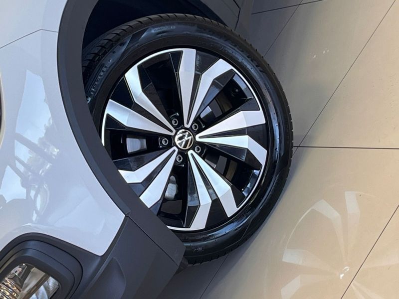 Volkswagen T-CROSS 1.0 200 TSI TOTAL FLEX COMFORTLINE AUTOMÁTICO 2023/2023 BETIOLO NOVOS E SEMINOVOS LAJEADO / Carros no Vale