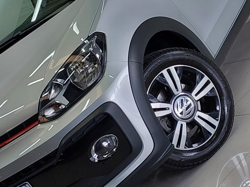Volkswagen UP 1.0 170 TSI TOTAL FLEX XTREME 4P MANUAL 2021/2021 BETIOLO NOVOS E SEMINOVOS LAJEADO / Carros no Vale