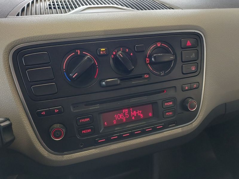 Volkswagen UP 1.0 MPI MOVE UP 12V FLEX 4P MANUAL 2016/2017 BETIOLO NOVOS E SEMINOVOS LAJEADO / Carros no Vale