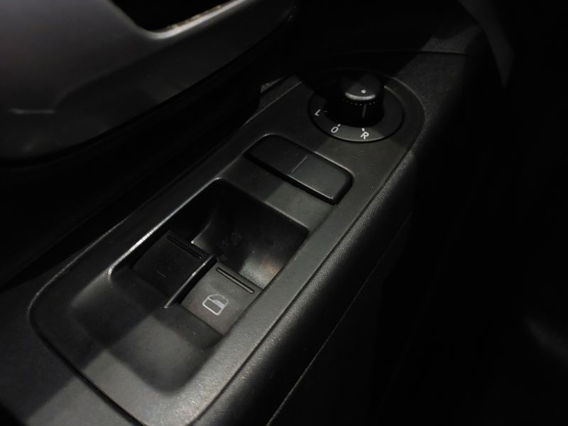 Volkswagen UP 1.0 MPI MOVE UP 12V FLEX 4P MANUAL 2016/2017 BETIOLO NOVOS E SEMINOVOS LAJEADO / Carros no Vale