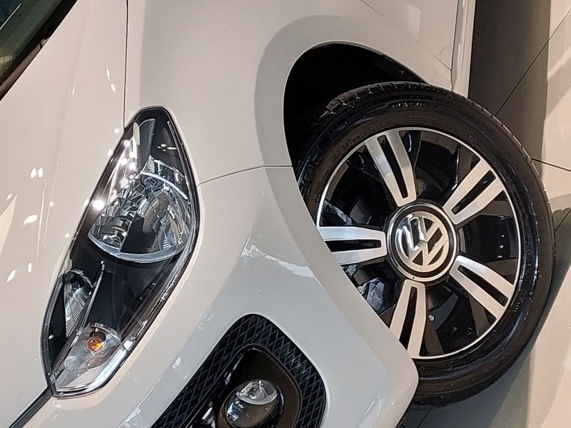 Volkswagen UP 1.0 MPI MOVE UP 12V FLEX 4P MANUAL 2016/2017 BETIOLO NOVOS E SEMINOVOS LAJEADO / Carros no Vale