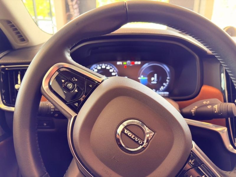 Volvo S90 2.0 T8 HYBRID INSCRIPTION AWD GEARTRONIC 2019/2020 BETIOLO NOVOS E SEMINOVOS LAJEADO / Carros no Vale