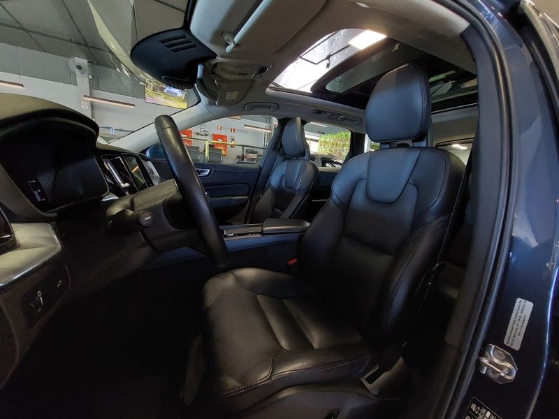 Volvo XC60 2.0 T5 GASOLINA MOMENTUM AWD GEARTRONIC 2017/2018 BETIOLO NOVOS E SEMINOVOS LAJEADO / Carros no Vale