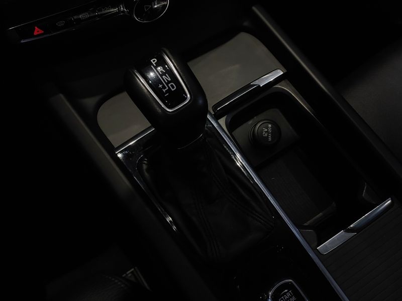 Volvo XC60 2.0 T5 GASOLINA MOMENTUM AWD GEARTRONIC 2017/2018 BETIOLO NOVOS E SEMINOVOS LAJEADO / Carros no Vale