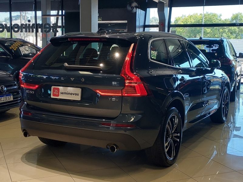 Volvo XC60 2.0 T5 GASOLINA MOMENTUM AWD GEARTRONIC 2017/2018 BETIOLO NOVOS E SEMINOVOS LAJEADO / Carros no Vale