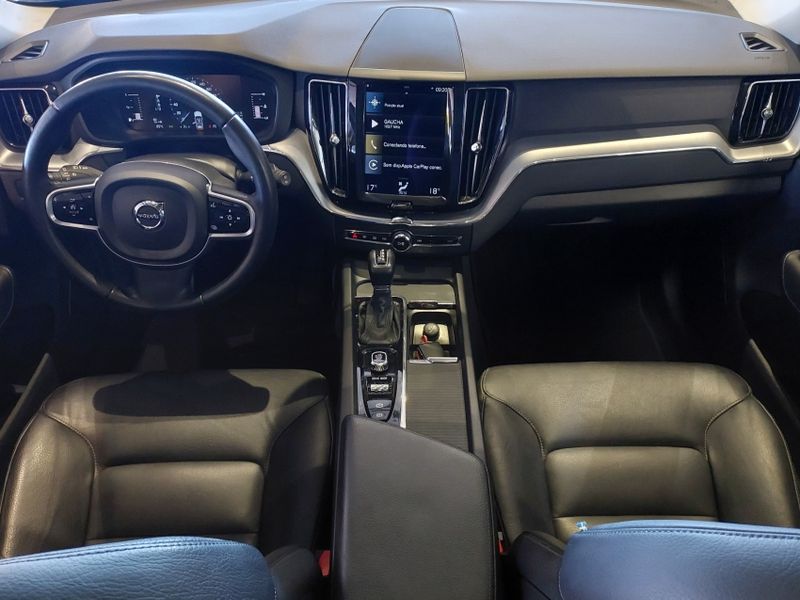 Volvo XC60 2.0 T5 GASOLINA MOMENTUM AWD GEARTRONIC 2017/2018 BETIOLO NOVOS E SEMINOVOS LAJEADO / Carros no Vale