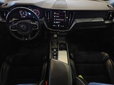 Volvo XC60 2.0 T5 GASOLINA R-DESIGN AWD GEARTRONIC 2017/2018 BETIOLO NOVOS E SEMINOVOS LAJEADO / Carros no Vale