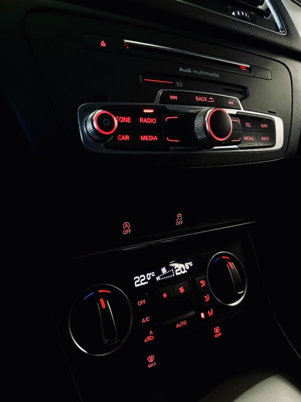 Audi Q3 1.4 TFSI AMBIENTE GASOLINA 4P S TRONIC 2015/2016 CASTELLAN E TOMAZONI MOTORS CAXIAS DO SUL / Carros no Vale