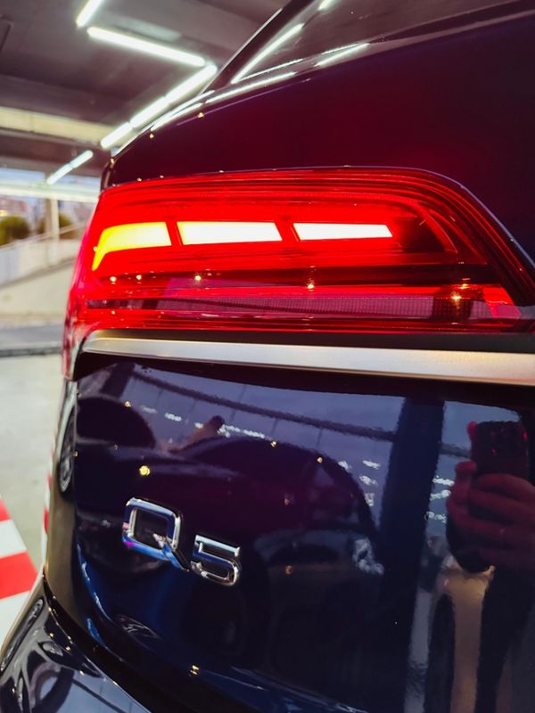 Audi Q5 2.0 45 TFSI GASOLINA S-LINE QUATTRO S TRONIC 2023/2023 CASTELLAN E TOMAZONI MOTORS CAXIAS DO SUL / Carros no Vale