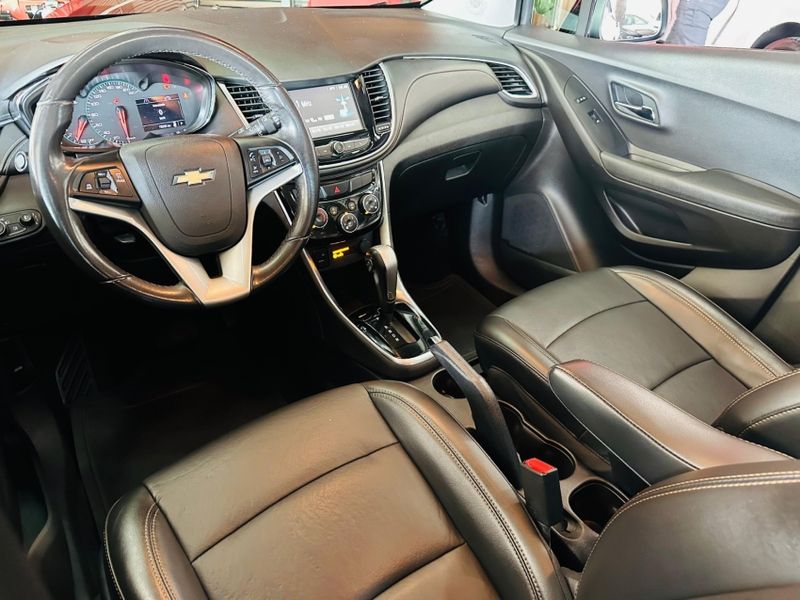 Chevrolet TRACKER 1.4 16V TURBO FLEX MIDNIGHT AUTOMÁTICO 2018/2019 CASTELLAN E TOMAZONI MOTORS CAXIAS DO SUL / Carros no Vale