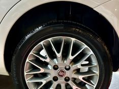 Fiat PUNTO 1.6 ESSENCE 16V FLEX 4P AUTOMATIZADO 2013/2013 CASTELLAN E TOMAZONI MOTORS CAXIAS DO SUL / Carros no Vale