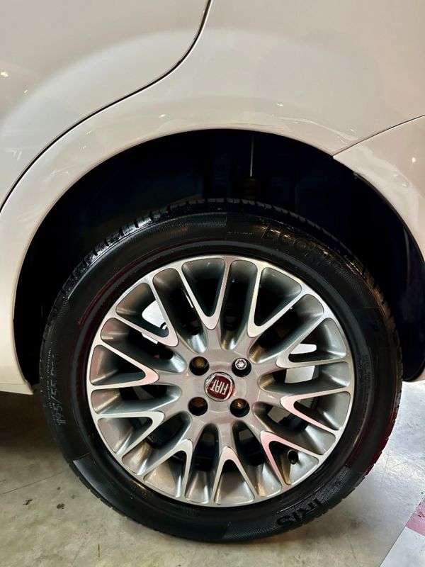 Fiat PUNTO 1.6 ESSENCE 16V FLEX 4P AUTOMATIZADO 2013/2013 CASTELLAN E TOMAZONI MOTORS CAXIAS DO SUL / Carros no Vale