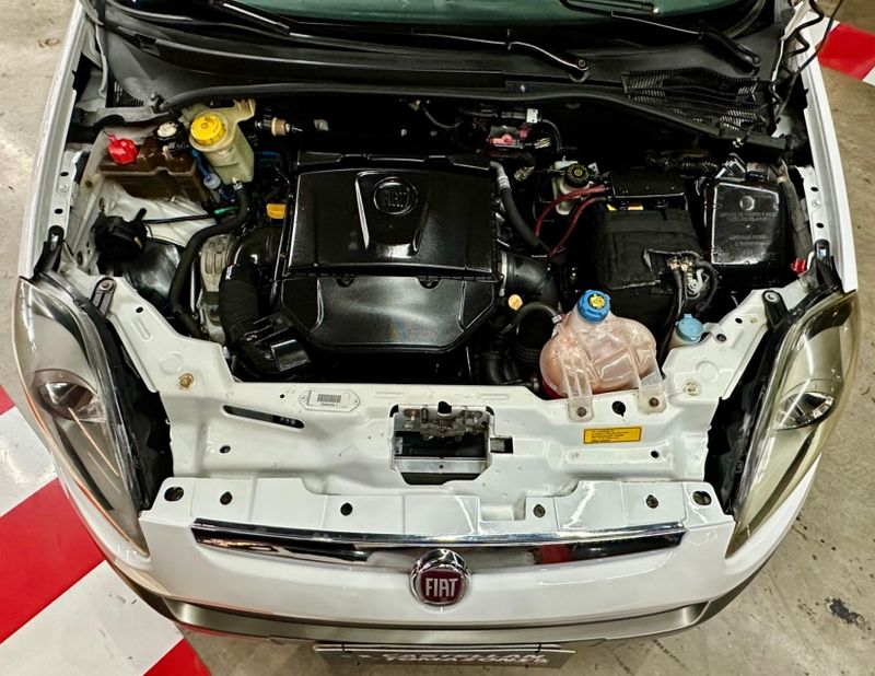 Fiat PUNTO 1.6 ESSENCE 16V FLEX 4P AUTOMATIZADO 2013/2013 CASTELLAN E TOMAZONI MOTORS CAXIAS DO SUL / Carros no Vale