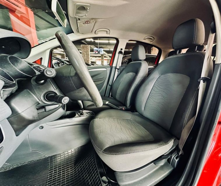 Fiat PUNTO 1.6 ESSENCE 16V FLEX 4P AUTOMATIZADO 2013/2013 CASTELLAN E TOMAZONI MOTORS CAXIAS DO SUL / Carros no Vale