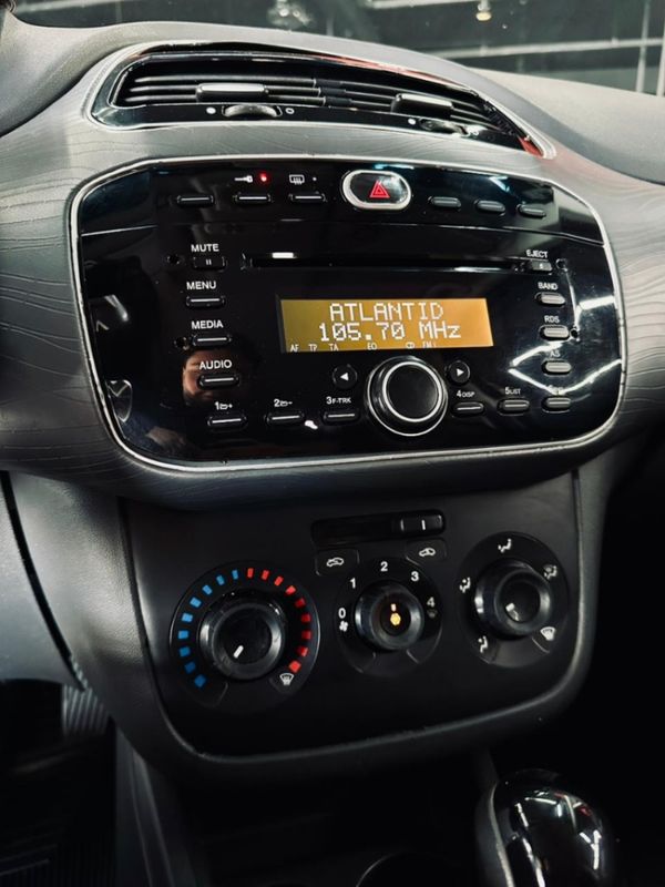 Fiat PUNTO 1.6 ESSENCE 16V FLEX 4P AUTOMATIZADO 2013/2013 CASTELLAN E TOMAZONI MOTORS CAXIAS DO SUL / Carros no Vale