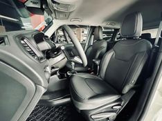 JEEP RENEGADE 1.3 T270 TURBO FLEX LONGITUDE AT6 2024/2025 CASTELLAN E TOMAZONI MOTORS CAXIAS DO SUL / Carros no Vale