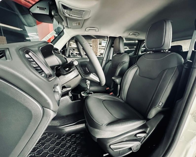 JEEP RENEGADE 1.3 T270 TURBO FLEX LONGITUDE AT6 2024/2025 CASTELLAN E TOMAZONI MOTORS CAXIAS DO SUL / Carros no Vale