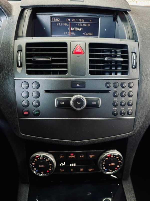 Mercedes-Benz C 180 1.8 CGI CLASSIC 16V GASOLINA 4P AUTOMÁTICO 2011/2011 CASTELLAN E TOMAZONI MOTORS CAXIAS DO SUL / Carros no Vale