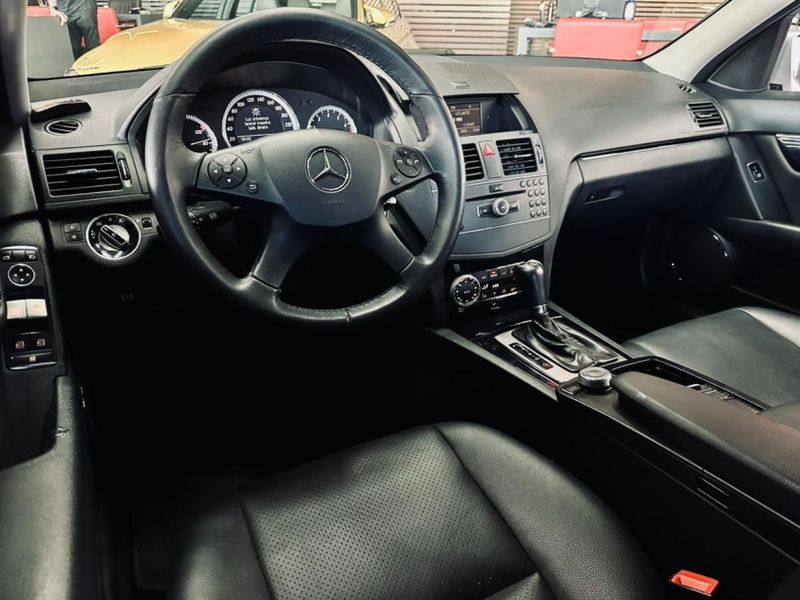 Mercedes-Benz C 180 1.8 CGI CLASSIC 16V GASOLINA 4P AUTOMÁTICO 2011/2011 CASTELLAN E TOMAZONI MOTORS CAXIAS DO SUL / Carros no Vale