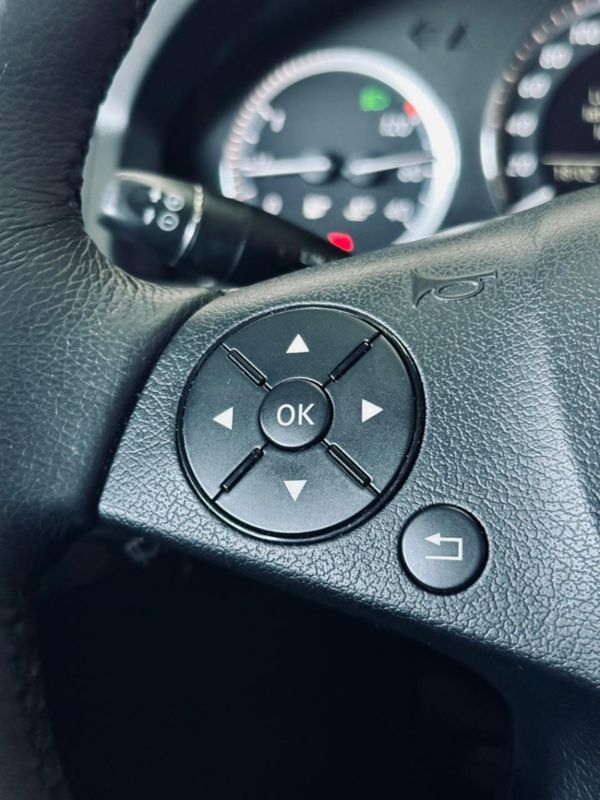 Mercedes-Benz C 180 1.8 CGI CLASSIC 16V GASOLINA 4P AUTOMÁTICO 2011/2011 CASTELLAN E TOMAZONI MOTORS CAXIAS DO SUL / Carros no Vale