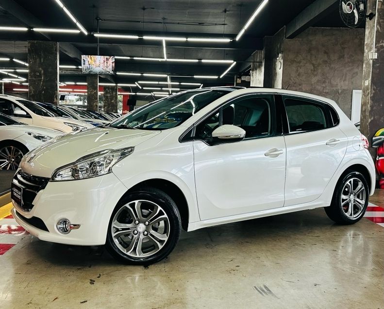 Peugeot 208 1.6 GRIFFE 16V FLEX 4P AUTOMÁTICO 2017/2018 CASTELLAN E TOMAZONI MOTORS CAXIAS DO SUL / Carros no Vale Peugeot 208 1.6 GRIFFE 16V FLEX 4P AUTOMÁTICO 2017/2018 CASTELLAN E TOMAZONI MOTORS CAXIAS DO SUL / Carros no Vale