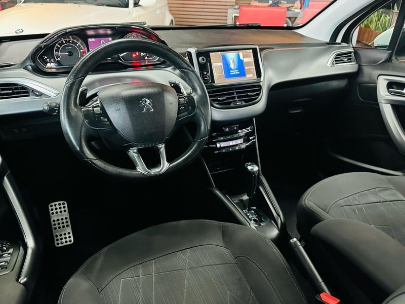 Peugeot 208 1.6 GRIFFE 16V FLEX 4P AUTOMÁTICO 2017/2018 CASTELLAN E TOMAZONI MOTORS CAXIAS DO SUL / Carros no Vale Peugeot 208 1.6 GRIFFE 16V FLEX 4P AUTOMÁTICO 2017/2018 CASTELLAN E TOMAZONI MOTORS CAXIAS DO SUL / Carros no Vale