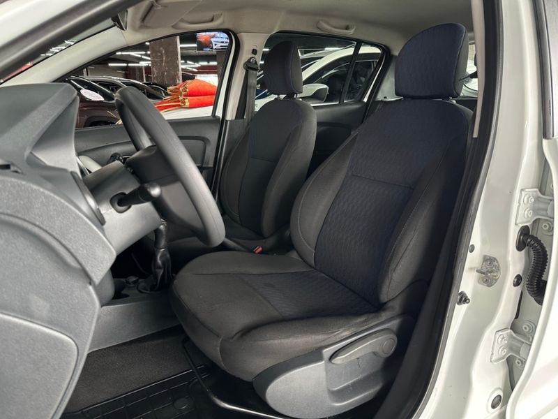 Renault SANDERO 1.0 EXPRESSION 16V FLEX 4P MANUAL 2016/2017 CASTELLAN E TOMAZONI MOTORS CAXIAS DO SUL / Carros no Vale