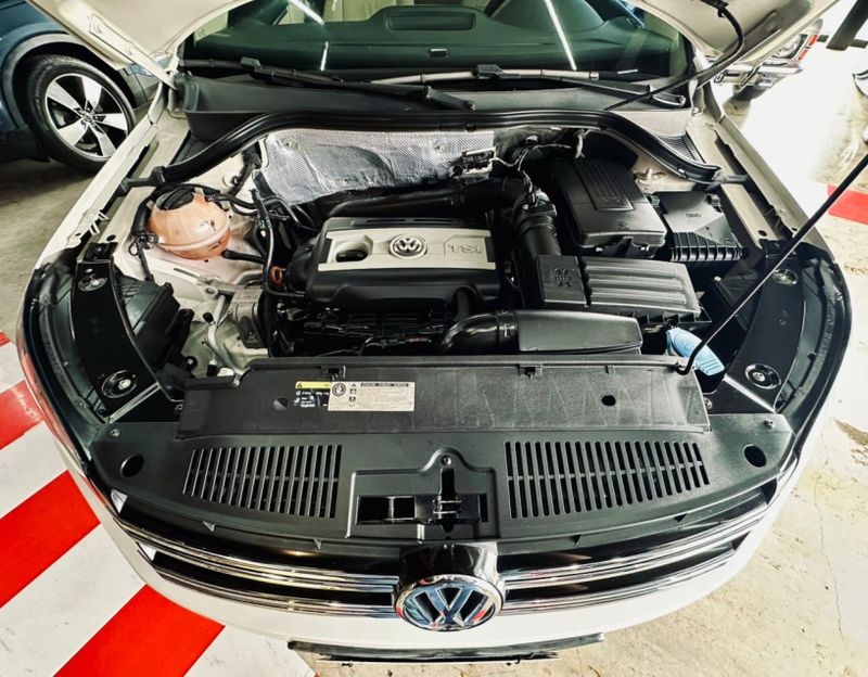 Volkswagen TIGUAN 2.0 TSI 16V TURBO GASOLINA 4P TIPTRONIC 2012/2013 CASTELLAN E TOMAZONI MOTORS CAXIAS DO SUL / Carros no Vale