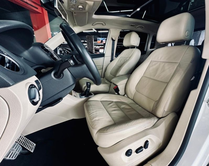 Volkswagen TIGUAN 2.0 TSI 16V TURBO GASOLINA 4P TIPTRONIC 2012/2013 CASTELLAN E TOMAZONI MOTORS CAXIAS DO SUL / Carros no Vale