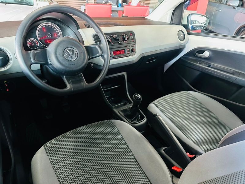 Volkswagen UP 1.0 TSI MOVE UP 12V FLEX 4P MANUAL 2017/2017 CASTELLAN E TOMAZONI MOTORS CAXIAS DO SUL / Carros no Vale