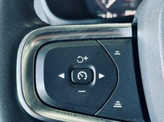 Volvo XC40 2.0 T4 GASOLINA MOMENTUM GEARTRONIC 2020/2020 CASTELLAN E TOMAZONI MOTORS CAXIAS DO SUL / Carros no Vale