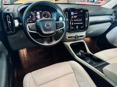Volvo XC40 2.0 T4 GASOLINA MOMENTUM GEARTRONIC 2020/2020 CASTELLAN E TOMAZONI MOTORS CAXIAS DO SUL / Carros no Vale