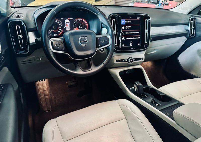 Volvo XC40 2.0 T4 GASOLINA MOMENTUM GEARTRONIC 2020/2020 CASTELLAN E TOMAZONI MOTORS CAXIAS DO SUL / Carros no Vale Volvo XC40 2.0 T4 GASOLINA MOMENTUM GEARTRONIC 2020/2020 CASTELLAN E TOMAZONI MOTORS CAXIAS DO SUL / Carros no Vale