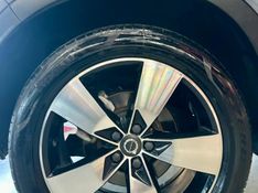 Volvo XC40 2.0 T4 GASOLINA MOMENTUM GEARTRONIC 2020/2020 CASTELLAN E TOMAZONI MOTORS CAXIAS DO SUL / Carros no Vale