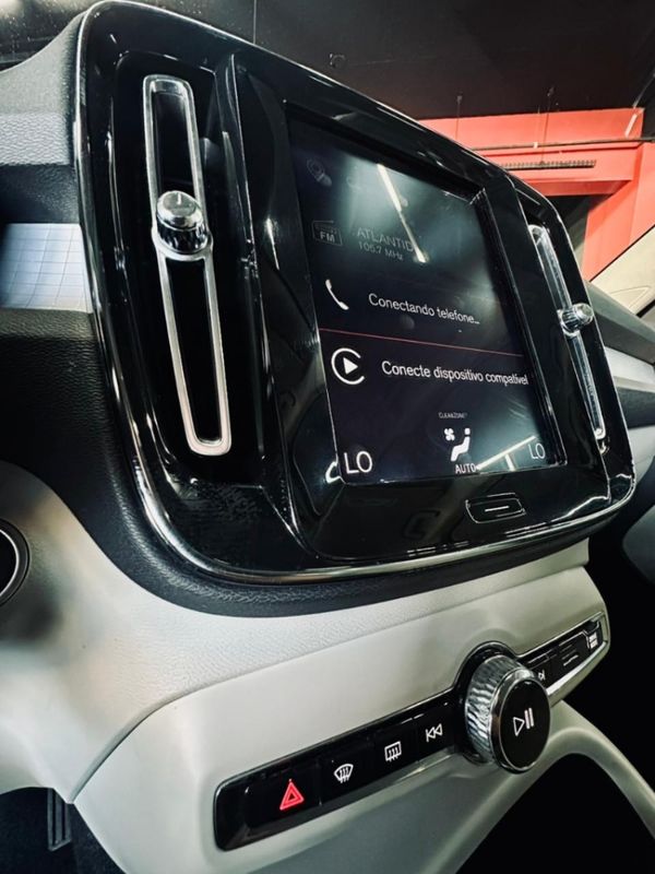 Volvo XC40 2.0 T4 GASOLINA MOMENTUM GEARTRONIC 2020/2020 CASTELLAN E TOMAZONI MOTORS CAXIAS DO SUL / Carros no Vale Volvo XC40 2.0 T4 GASOLINA MOMENTUM GEARTRONIC 2020/2020 CASTELLAN E TOMAZONI MOTORS CAXIAS DO SUL / Carros no Vale