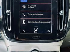 Volvo XC40 2.0 T4 GASOLINA MOMENTUM GEARTRONIC 2020/2020 CASTELLAN E TOMAZONI MOTORS CAXIAS DO SUL / Carros no Vale